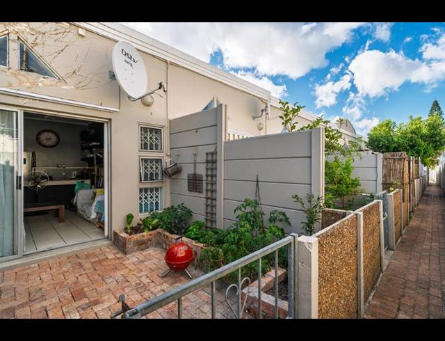 1 BEDROOM APARTMENT FOR SALE IN KENILWORTH